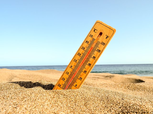 closeup-shot-thermometer-beach-sand.jpg