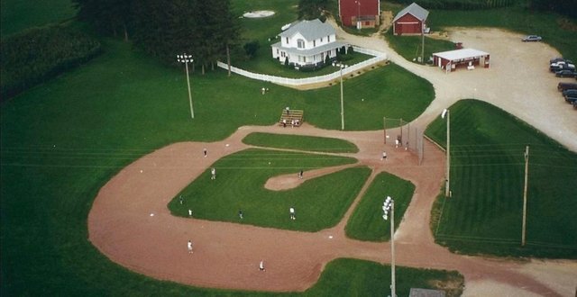 Field-of-Dreams-Iowa-baseball-field-movie-screenshot-fairuse.jpg