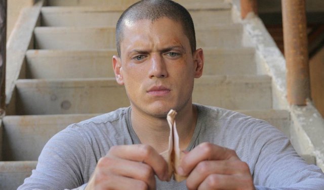 Michael-Scofield-doing-origami-on-Prison-Break copy.jpg