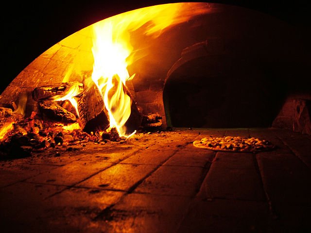 640px-Pizza-oven.jpg