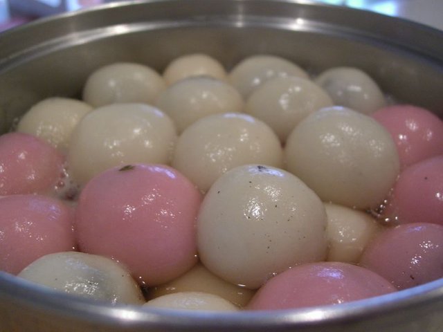 汤圆_Cooked_Tang_Yuan_(329781165).jpg