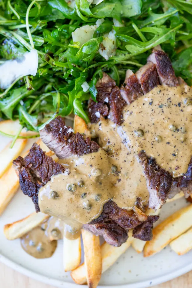 Creamy-Peppercorn-Sauce-Beef-Steak.webp