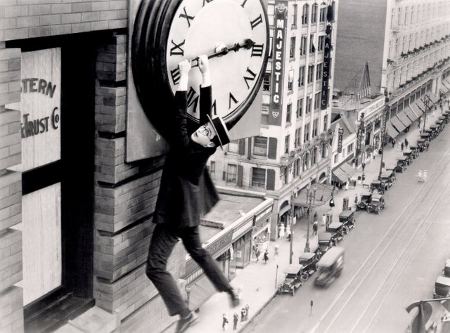 harold-lloyd-in-safety-last.jpg