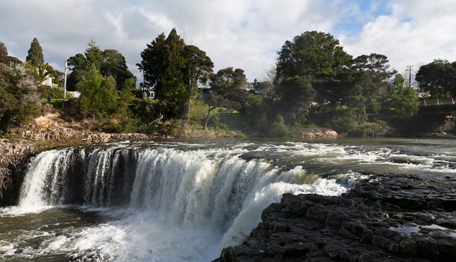 6149560095-haruru-falls (FILEminimizer).jpg