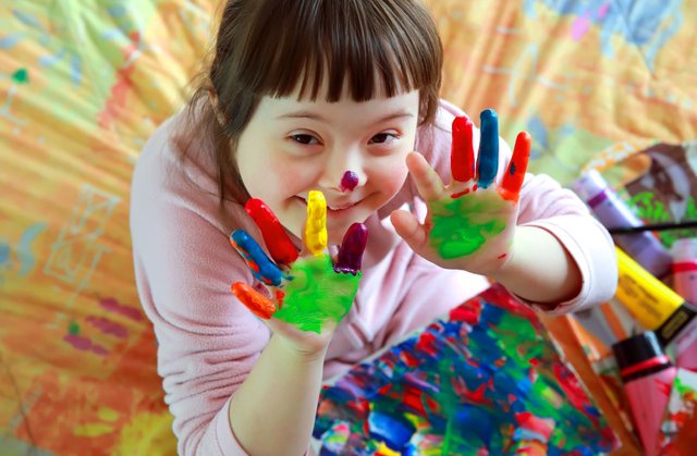 cute-little-girl-painted-hands.jpg