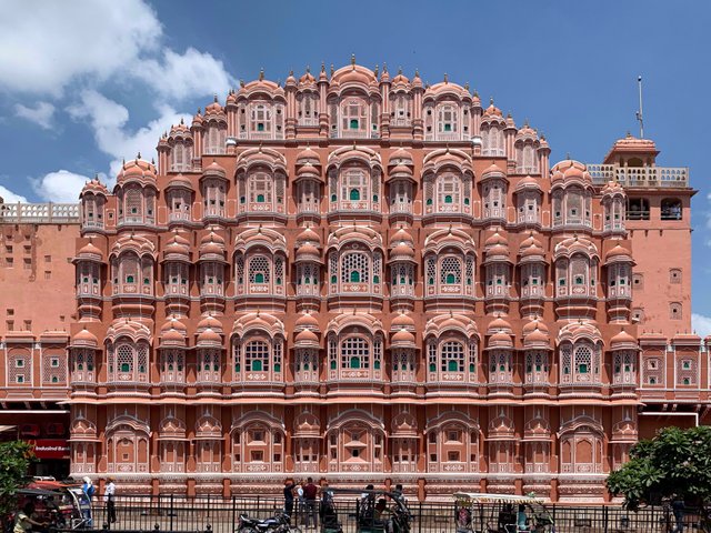 East_facade_Hawa_Mahal_Jaipur_from_ground_level.jpg