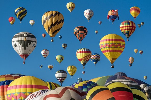 hot-air-balloons-1867279_1280.jpg