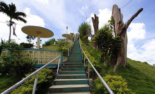 chocolate-hills-steps-viewpoint-bohol-philippines-768x469.jpg