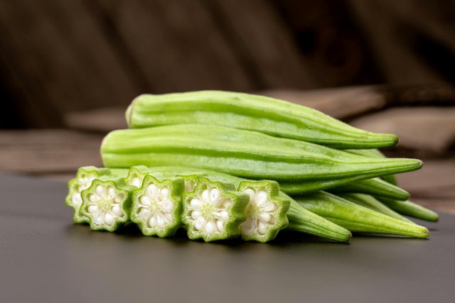 free-photo-of-fresh-okra-pods-uncut-and-sliced-on-dark-surface.jpeg