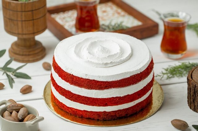 red-velvet-cake-with-white-whipping-cream-glass-tea_114579-3711.jpg