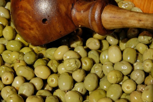 olives-2193467_1920.jpg