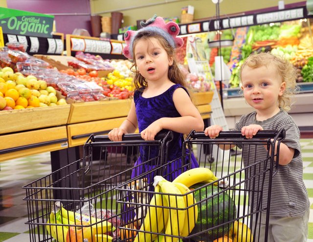 Grocery-shopping-with-kids.jpg