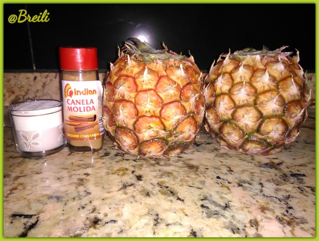 Piña asada con canela