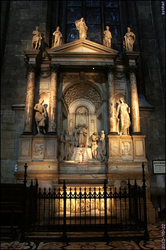 b-EU121022-013500.jpg