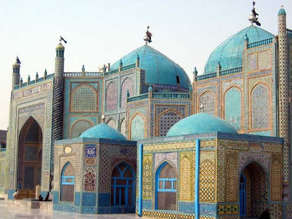 Shrine_of_Hazrat_Ali, Mazar-i-Sharif, Afghanistan.jpg