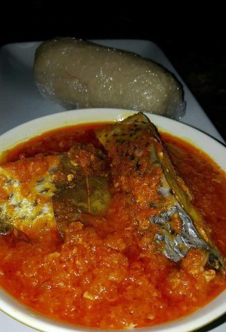 Banku_and_stew_with_fish.jpg