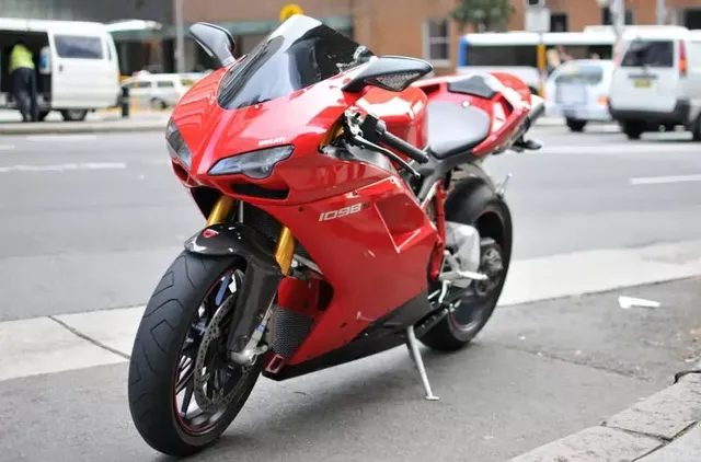 18-52-05-ducati-1098s.webp