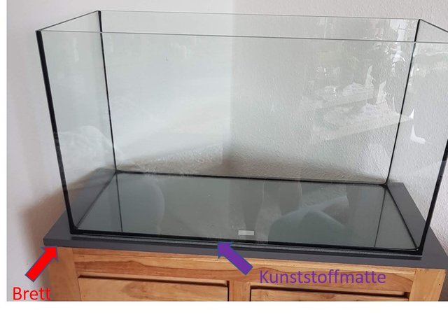 Aquarium mit Matte.jpg