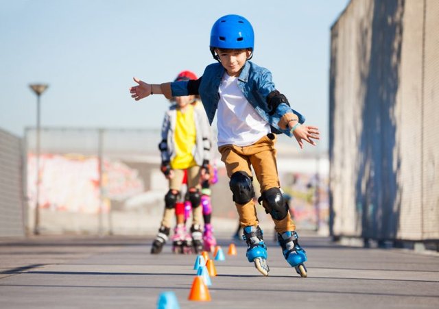 How-to-Skate-with-Inline-Skates-768x541.jpg