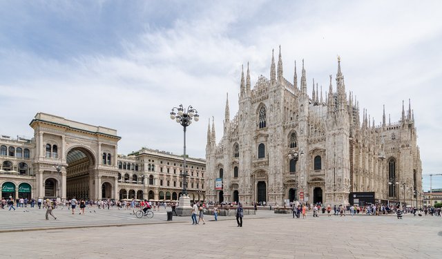 2048px-Milano,_Duomo_with_Milan_Cathedral_and_Galleria_Vittorio_Emanuele_II,_2016.jpg