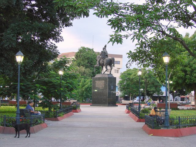 Plaza_Sucre_de_Cagua.jpg
