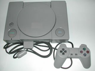 SCPH-5500_and_PlayStation_Controller_20060131.jpg