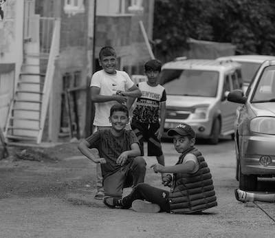 free-photo-of-smiling-boys-playing-on-street-in-black-and-white.jpeg