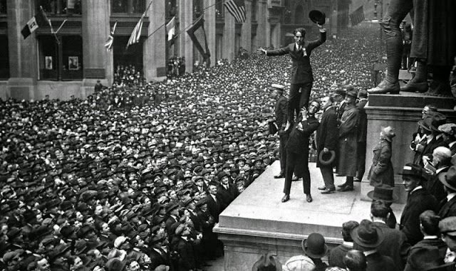 charlie-chaplin-douglas-fairbanks-mary-pickford-19182B252812529-1-640x381.jpg