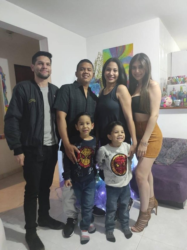 mi hijo y su familia.jpg