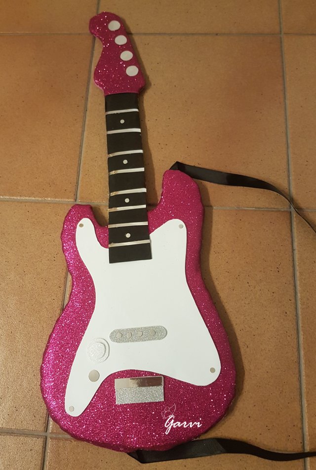 Como Hacer Una Guitarra De Carton Facil Para Niños - Actividad del Niño