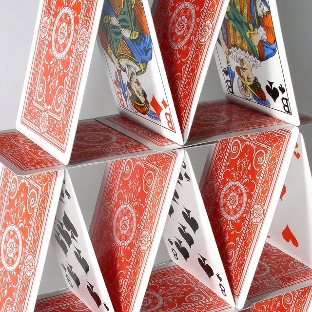 house-of-cards-719701_1280.jpg