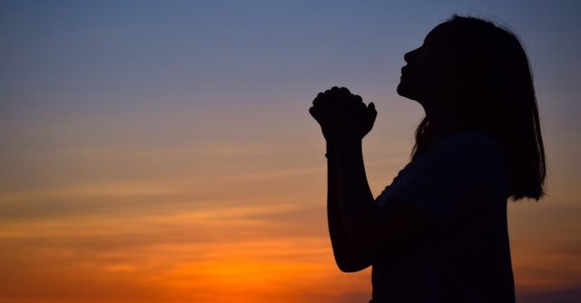 9145-woman-praying-gettyimages-made-suta-eyeem.jpg