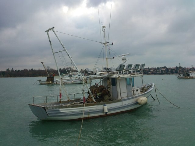 Fishing boat in Karigador.jpg