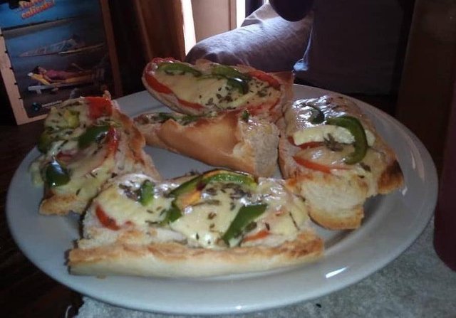 Pan con Vegetales y queso.jpg