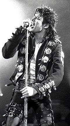 240px-Michael_Jackson_in_1988 (1).jpg