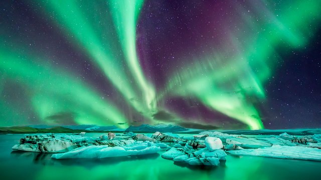 el-fenomeno-natural-de-la-aurora-boreal-en-islandia.jpg