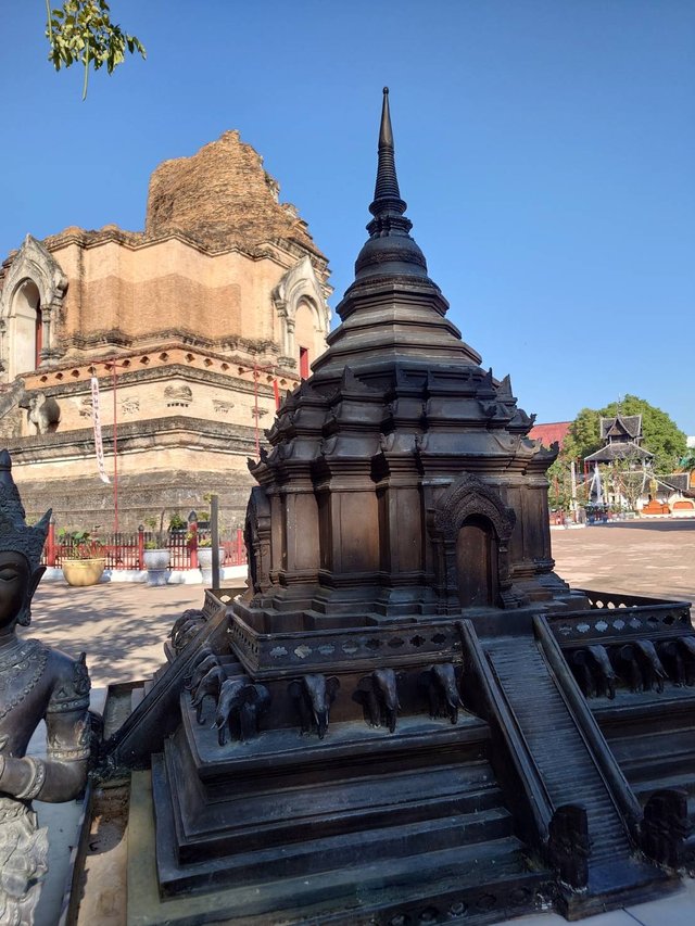 Wat Chedi Luang Worawihan7.jpg