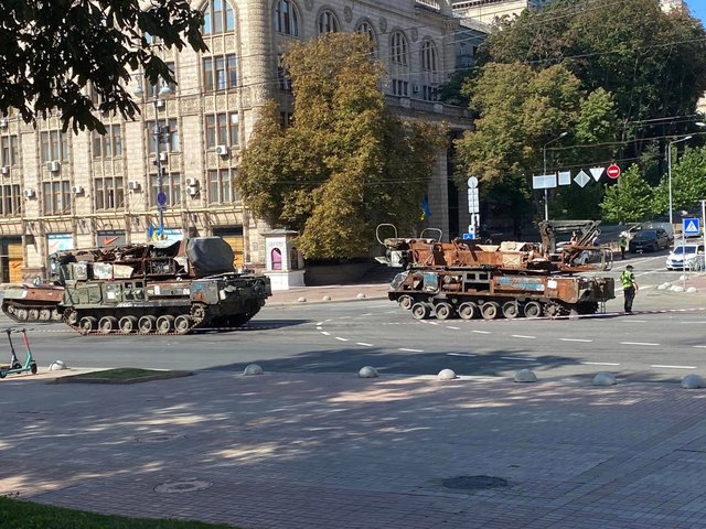 Знищена російська техніка 11 виставка на Хрещатику.jpg