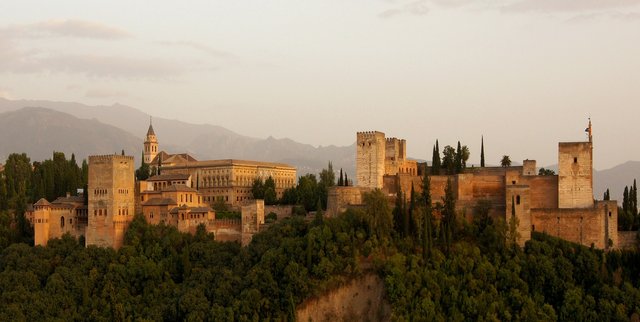 alhambra-179171_1920.jpg