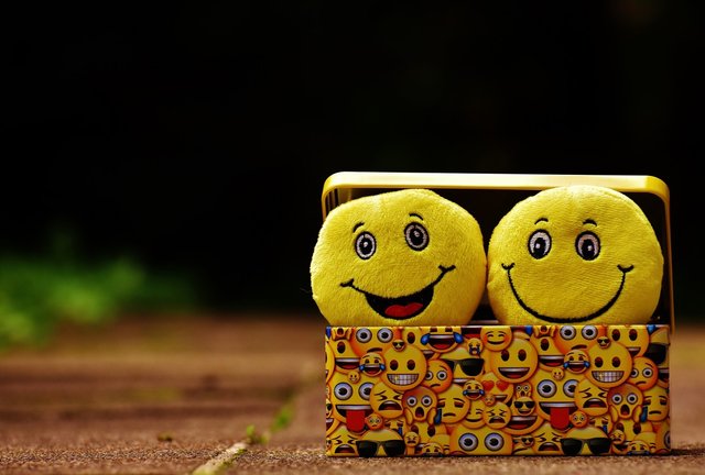 smilies_yellow_funny_joy_emoticon_emoji_smiley_happy-795256.jpg!d.jpeg
