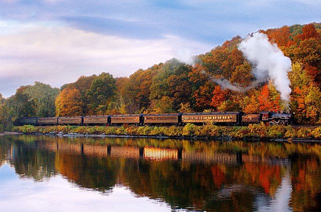 fall-foliage-train-rides-1529519057.jpg