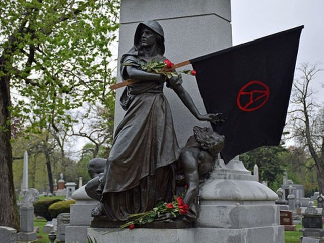 haymarket_martyrs_monument.jpg