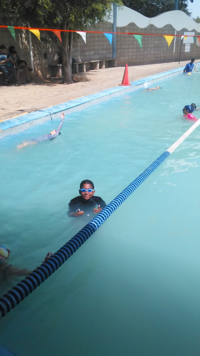 clase de natacion 2.jpg