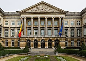 300px-Palais_de_la_Nation_Bruxelles.jpg