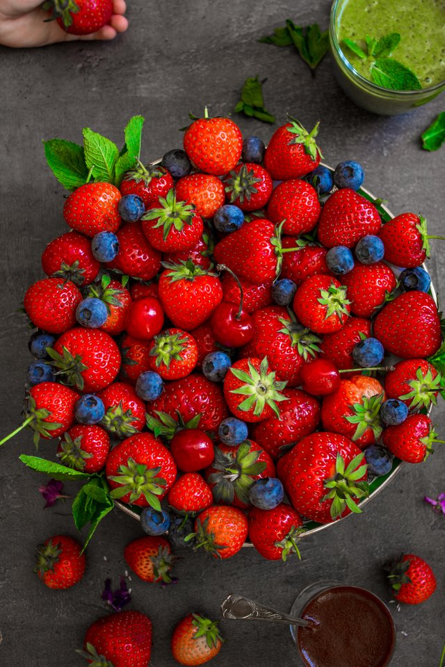 Strawberries (2 von 7).jpg