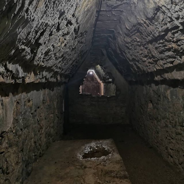 Palenque ruins inside 2.jpg