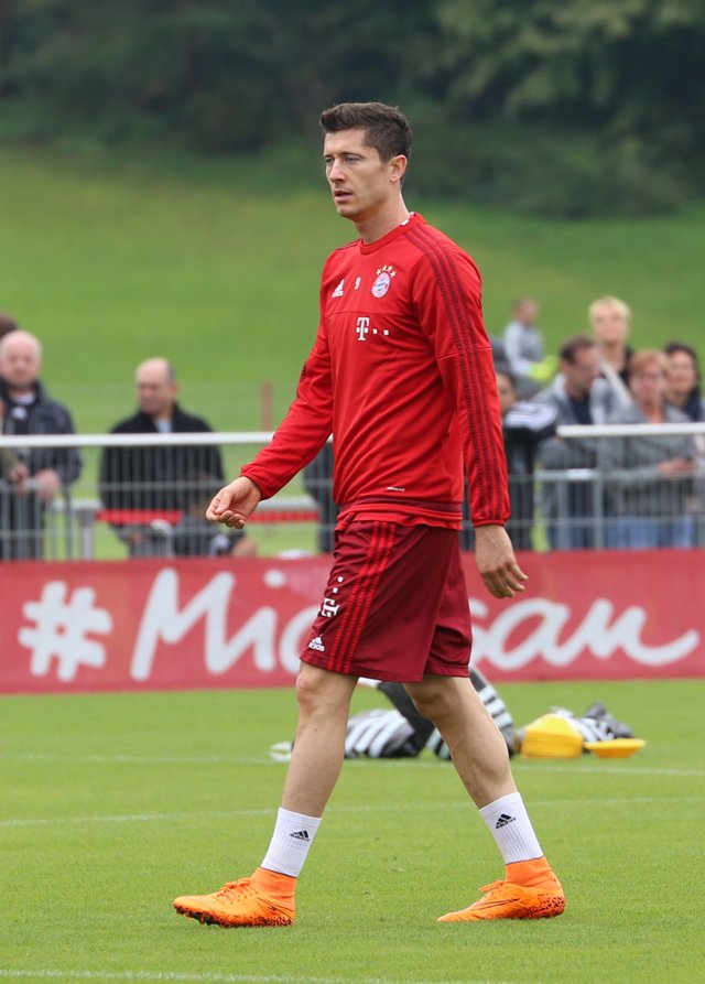 Robert_Lewandowski_Training_FC_Bayern_München-2.jpg