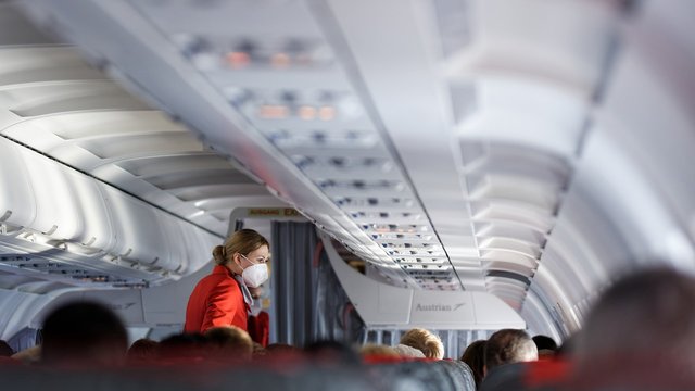stewardess-6724287_1280.jpg