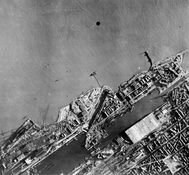 Operation_Chariot-_the_Raid_on_St_Nazaire,_27-28_March_1942_C3317A.jpg