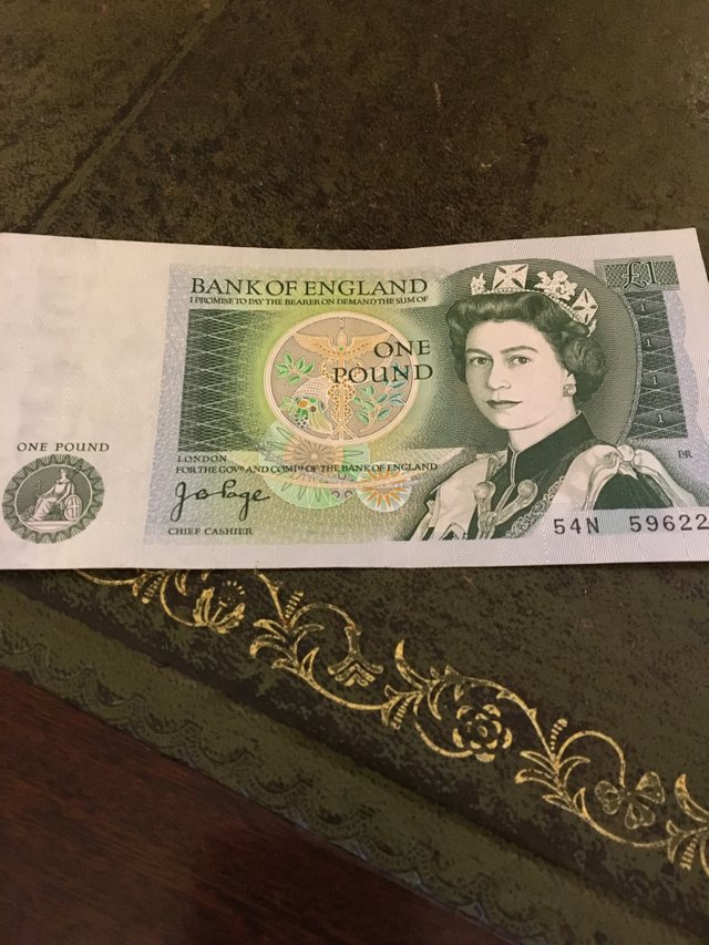 £1note.JPG